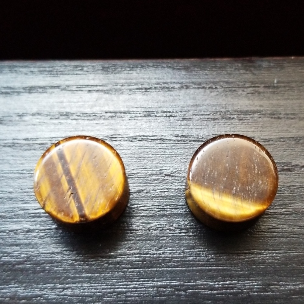 1/2" tiger's eye plugs